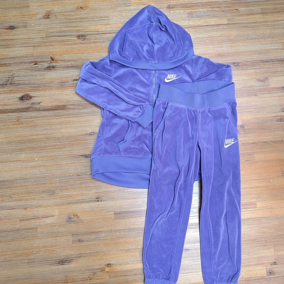 Nike Kids Velour Tracksuit Set - Picture 1 of 2
